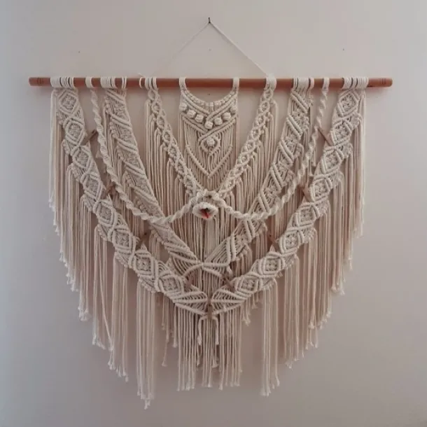 Großes Makramee als Wandschmuck