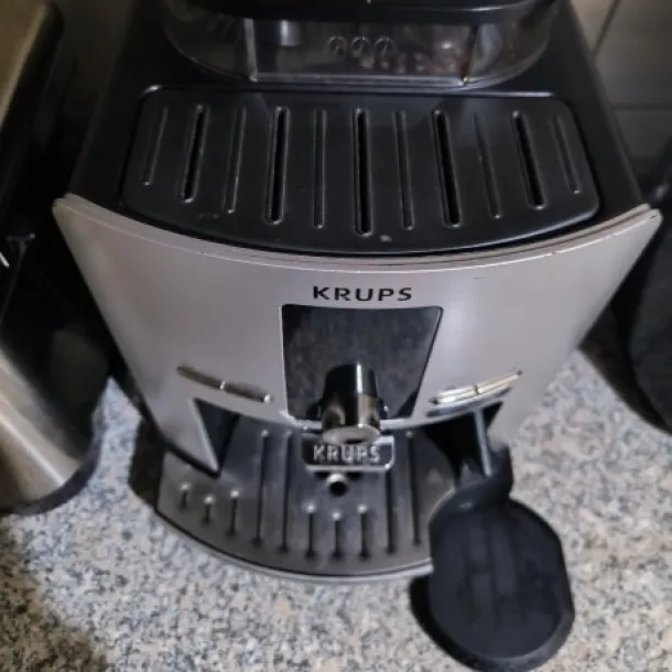 Vollautomatische Kaffeemaschine