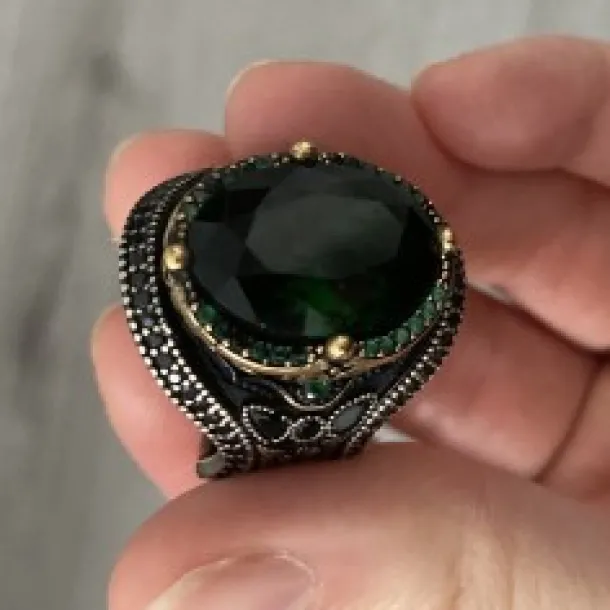 Herren Ring Schwarz mit Grüner Stein