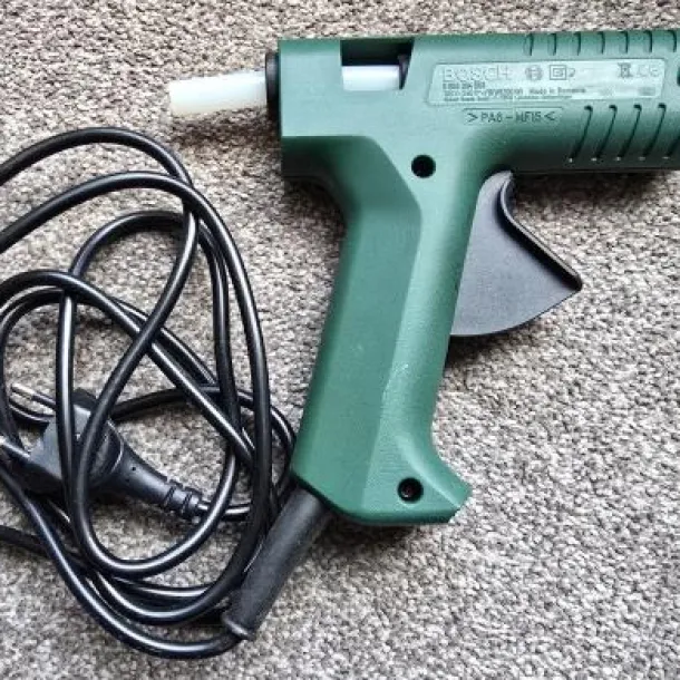 Heißklebepistole der Marke Bosch PKP 18E
